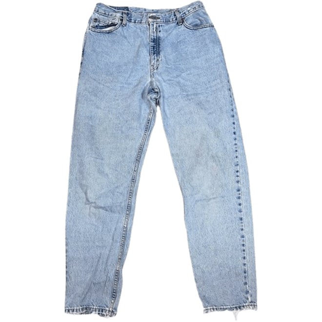Vintage Levi's '90s550 high-rise tapered mom jeans from Chic Chateaux, available to shop on Thrillin...