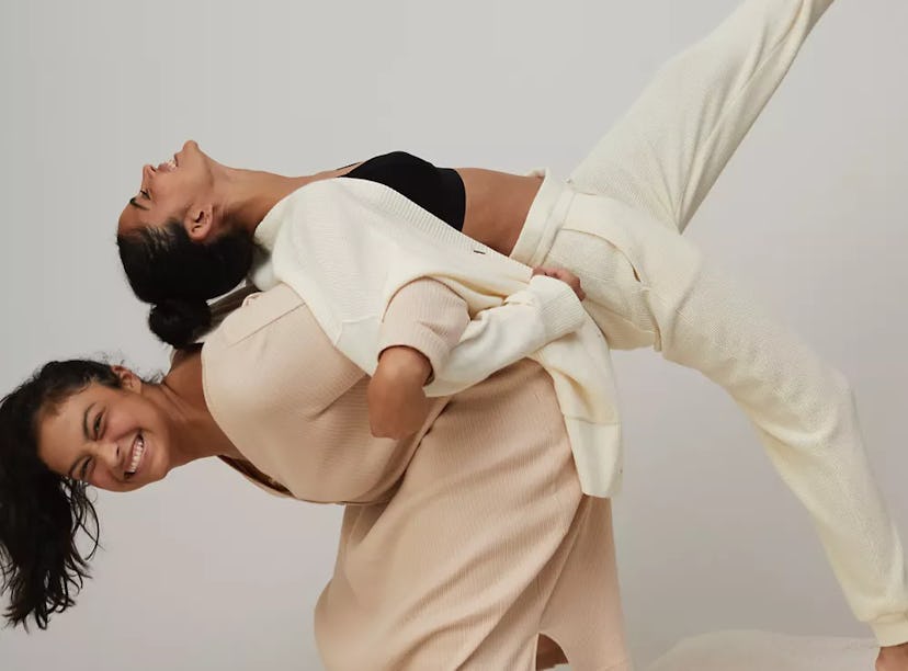 Two models in Madewell's cozy, loungewear for black friday 2021