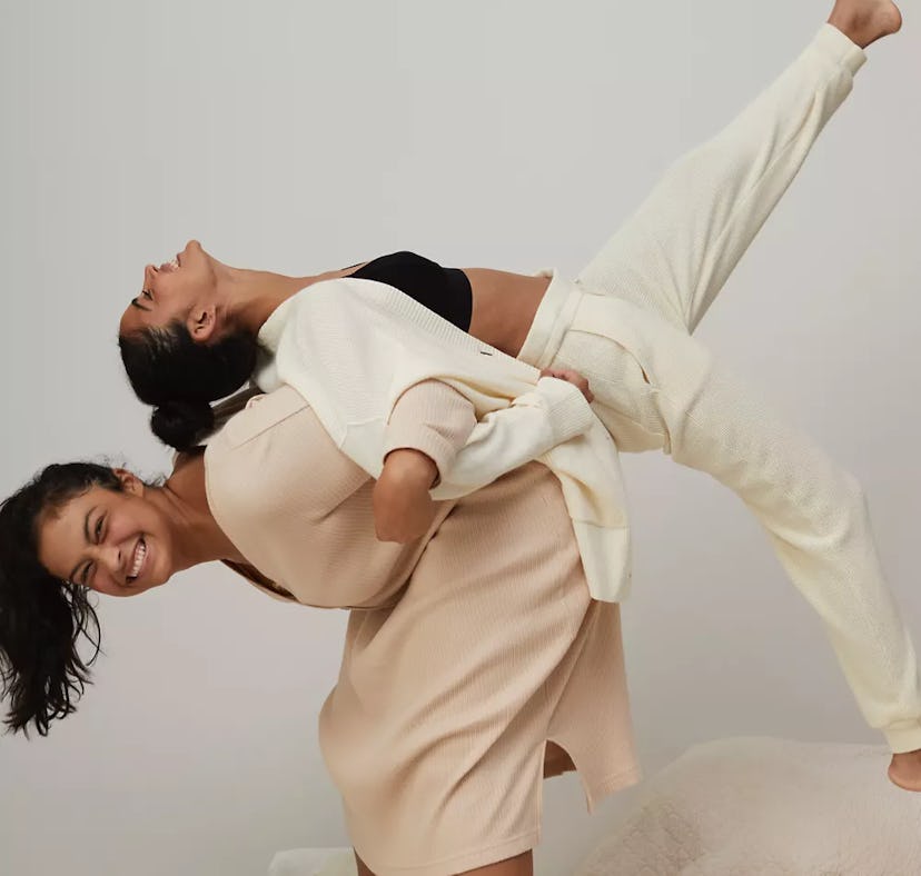 Two models in Madewell's cozy, loungewear for black friday 2021