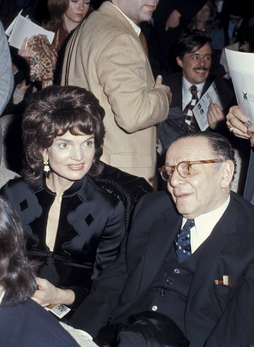 Jackie Kennedy wore baby bangs at a theatre performance in 1970.