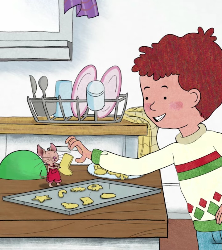 Oliver hands his friend Mouse a Christmas Cookie in "If You Give a Mouse a Christmas Cookie" on Amaz...