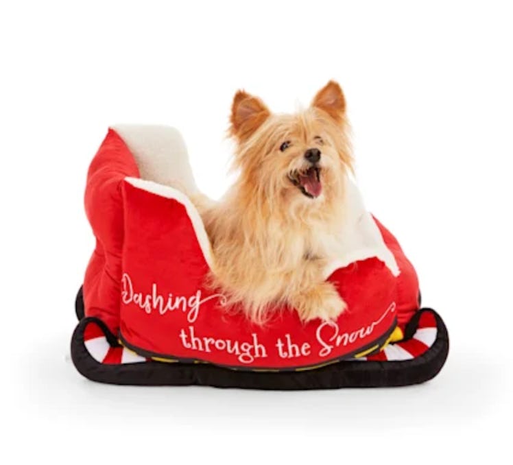 This sleigh dog bed is part of the Petco Black Friday 2021 sale. 