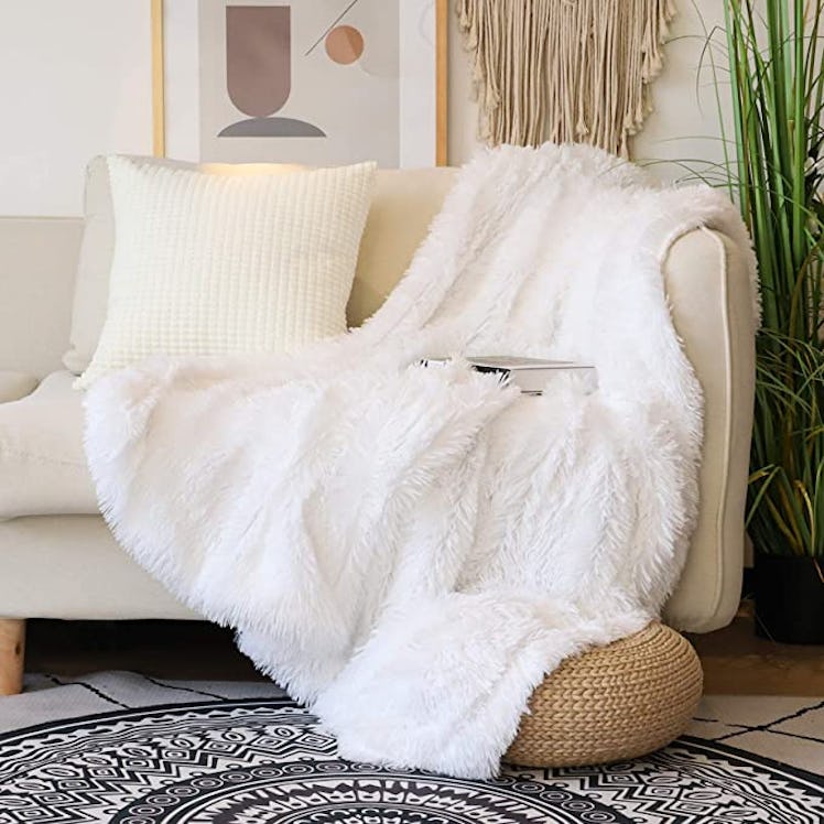 Tuddrom Decorative Extra Soft Faux Fur Throw Blanket