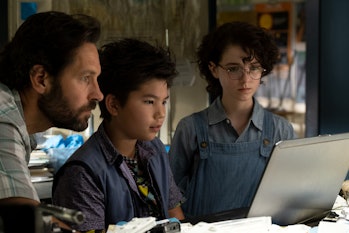 Mr. Gary Grooberson (Paul Rudd) with Podcast (Logan Kim) and Phoebe (Mckenna Grace) in Ghostbusters:...