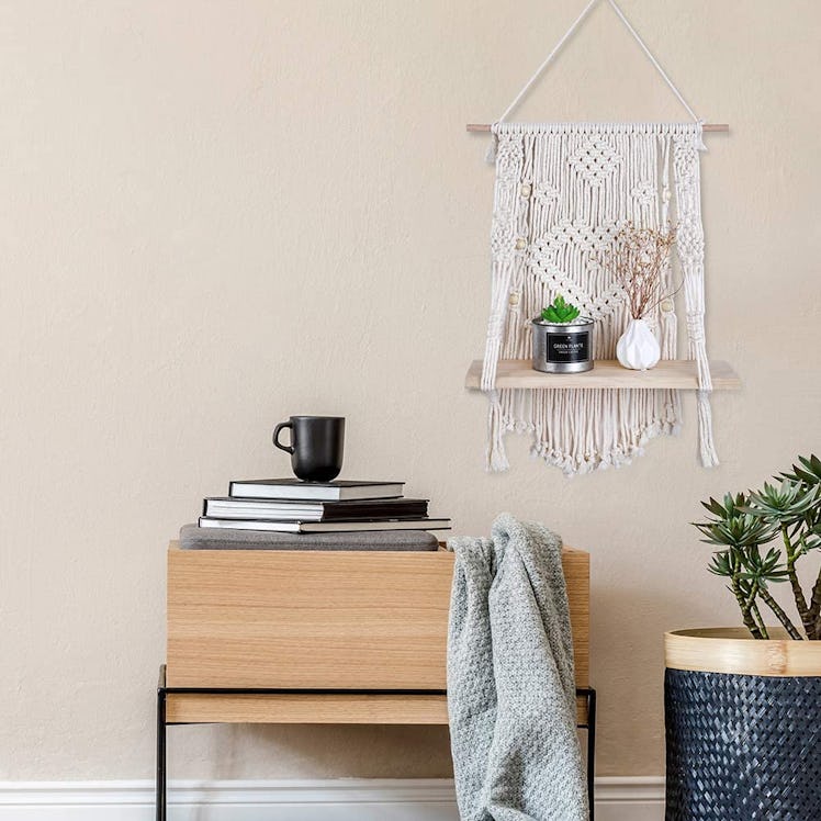 WOOD MEETS COLOR Macrame Wall Hanging Shelf