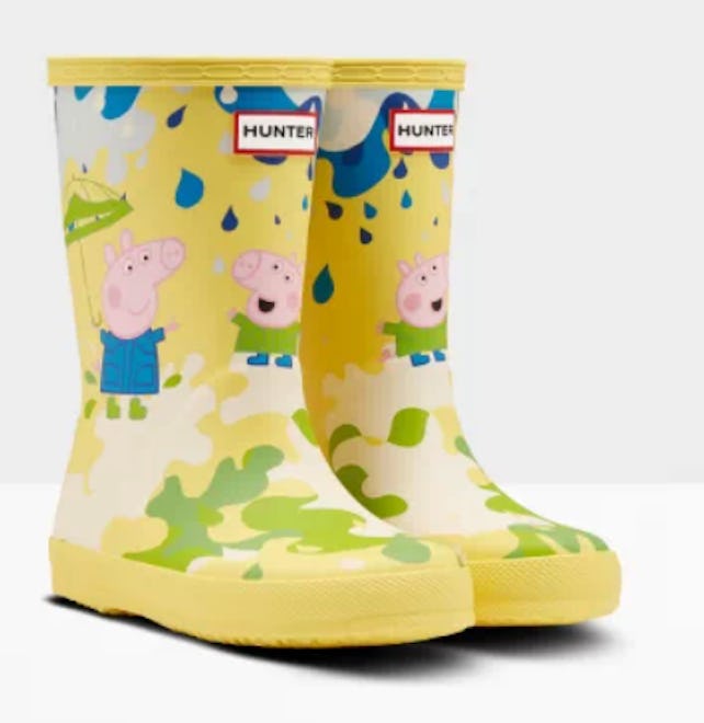Image of a pair of yellow Hunter children's rain boots with Peppa Pig print.