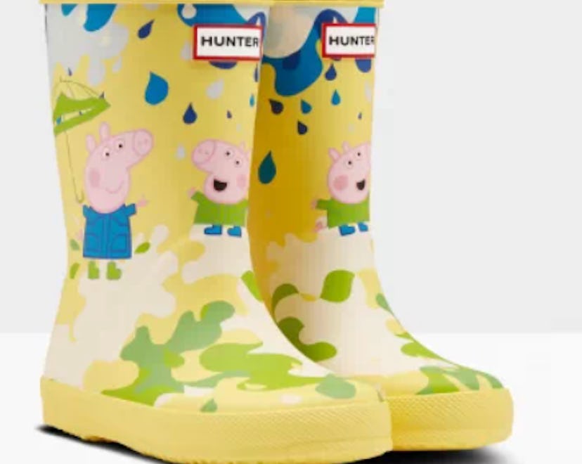 Image of a pair of yellow Hunter children's rain boots with Peppa Pig print.