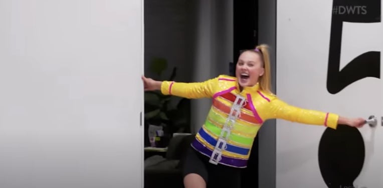 Jojo arrives