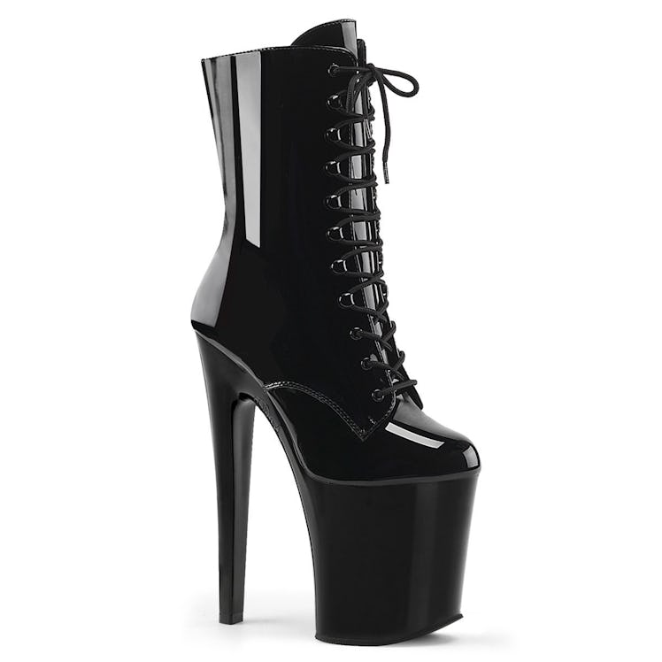 Pleaser Shoes Xtreme-1020 Boots in Black patent leather.