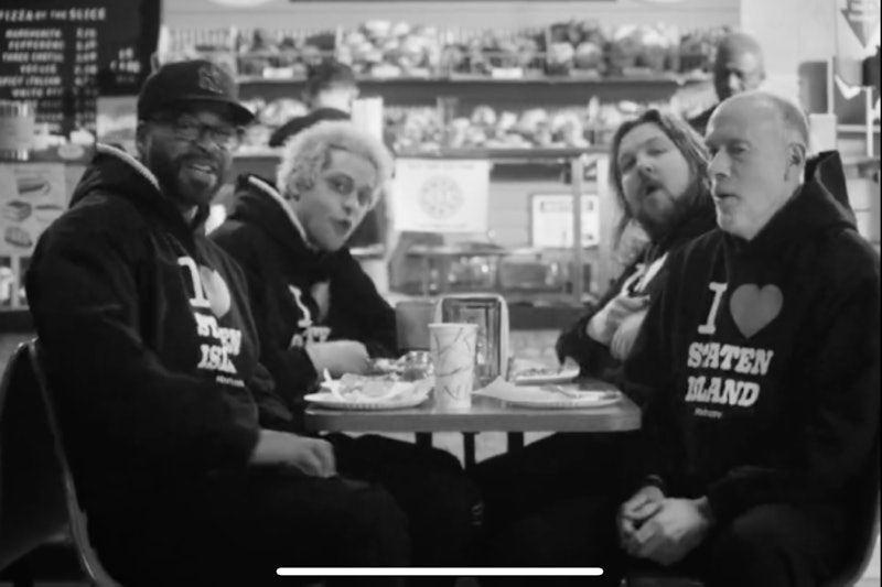 Big Wet, Marc Cohn, and Method Man join Pete Davidson's "Walking in Staten" parody during the Nov. 2...