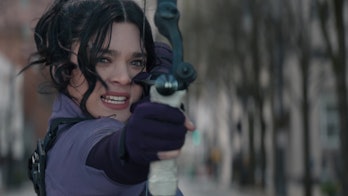 Kate Bishop (Hailee Steinfeld) takes aim in Hawkeye.