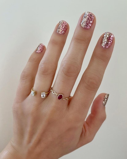 computer Humanistisk nedbrydes 7 Nail Designs With Gems To Spice Up Your Winter Manicure Game