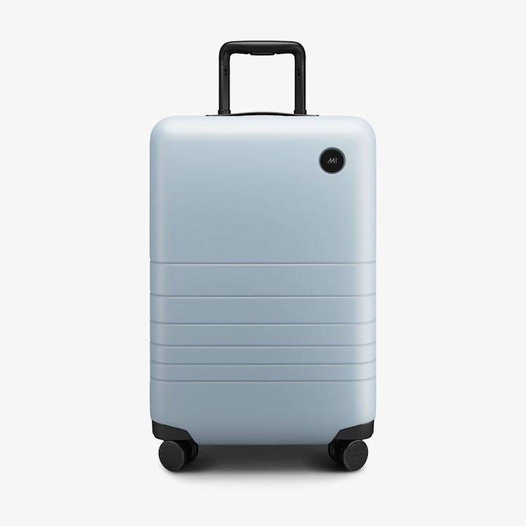 Monos has a sitewide 35% off on select items as part of their Black Friday 2021 luggage deals. 
