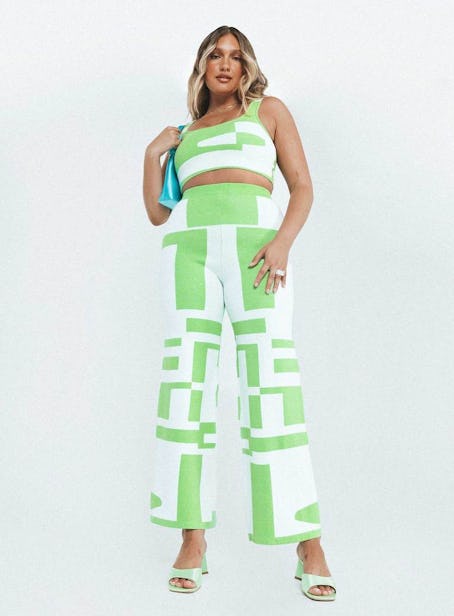 Model wear the white and green graphic, top and pant set from Princess Polly.