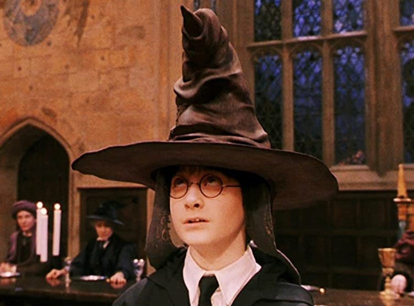 Here's how to use Snapchat's 'Harry Potter' Hogwarts voice Lens to support your house.