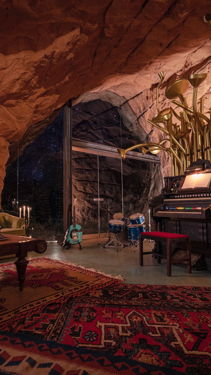 This Grinch-themed home in Boulder, Utah is available to rent on Vacasa.
