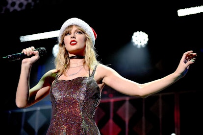 Taylor Swift - Santa baby (lyrics) 