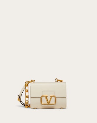 8 Louis Vuitton Bags Celebrities Will Always Carry #louisvuittonhandbags Hailey  Bieber…