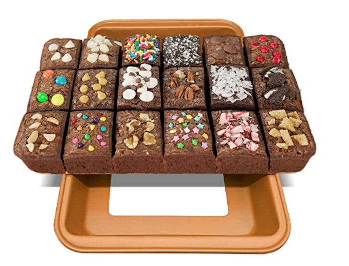 GOTHAM STEEL Nonstick Baking Pan with Built-In Slicer