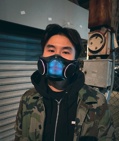 Razer Zephyr wearable air purifier mask review. Plastic transparent design