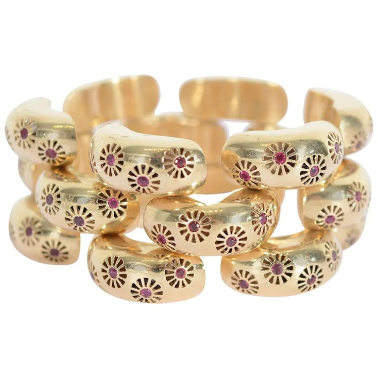 iconic jewelry trends Retro gold ruby bracelet 