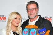 CULVER CITY, CALIFORNIA - OCTOBER 17: Tori Spelling (L) and Dean McDermott attend the Much Love Anim...