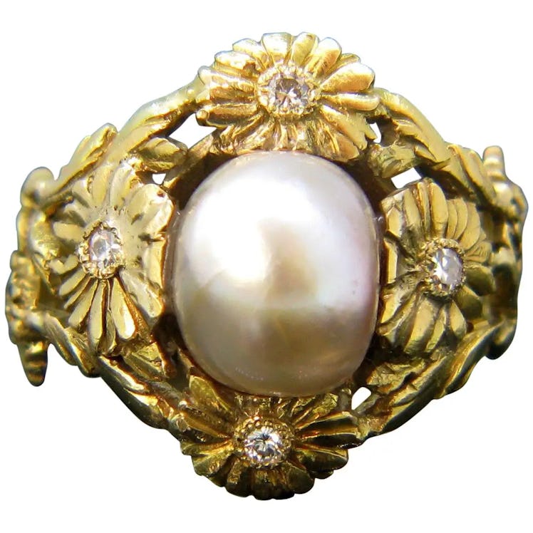 iconic jewelry trends Art Nouveau gold pearl ring