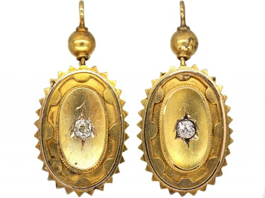 iconic jewelry trends Victorian gold drop earrings