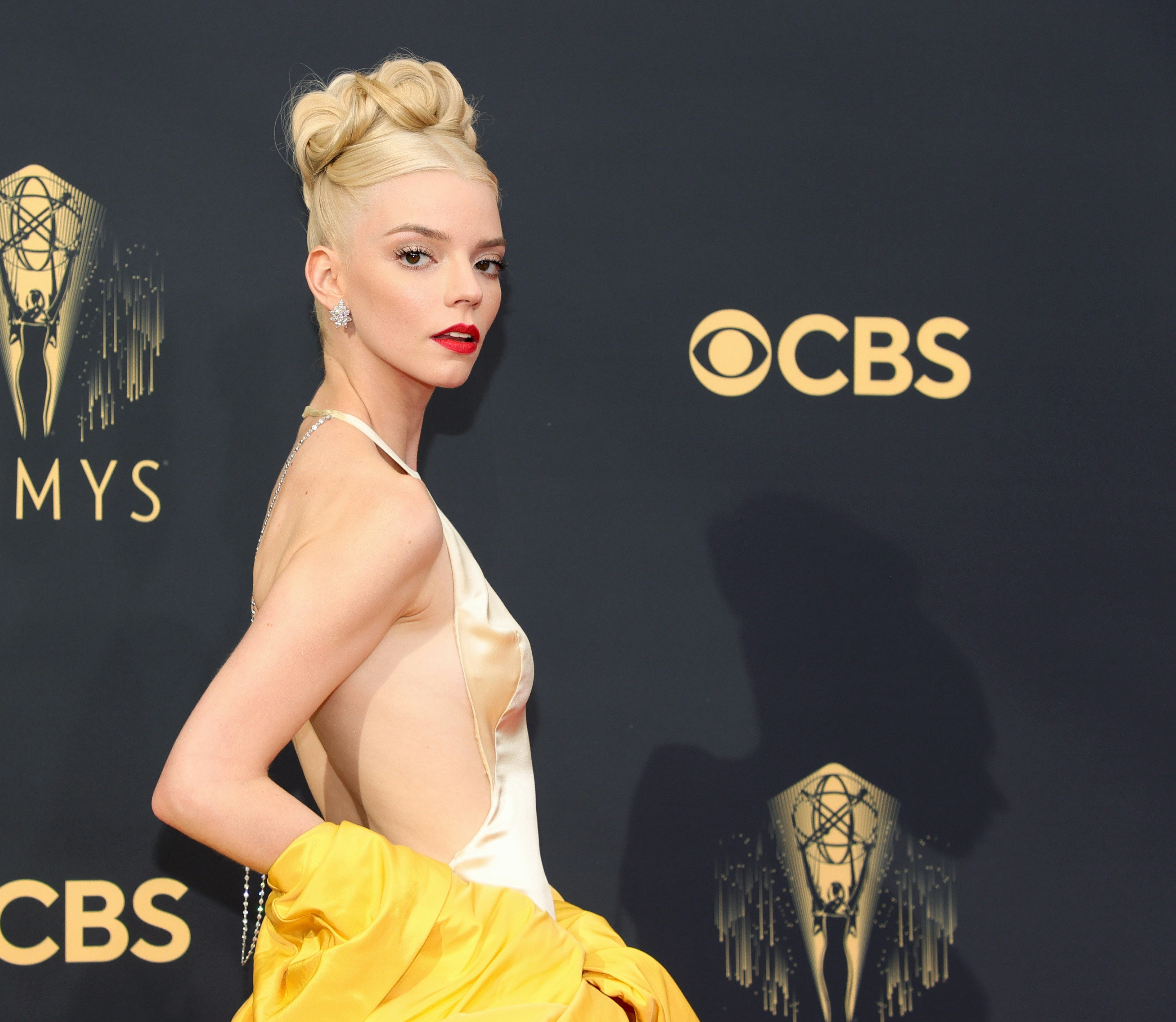 LOS ANGELES, CALIFORNIA - SEPTEMBER 19: Anya Taylor-Joy attends the 73rd Primetime Emmy Awards at L....