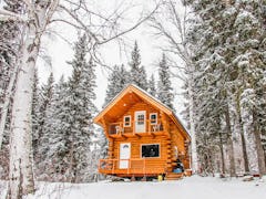 Check out the coziest Airbnbs around the world for your Christmas vacation.