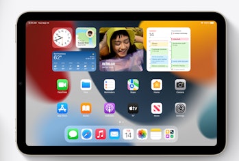 The 2020 iPad mini home screen with widgets.
