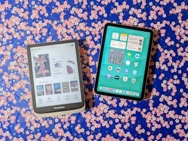The PocketBook InkPad Color next to a 2021 iPad Mini