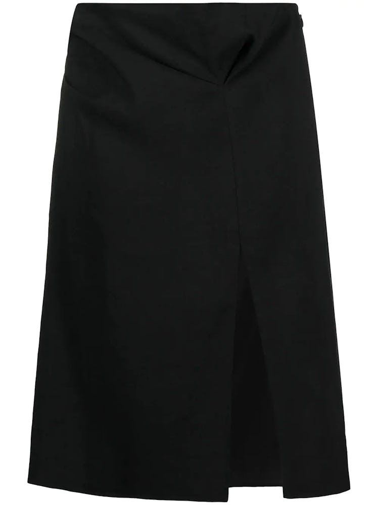 Black high-waisted linen midi skirt from Jacquemus, available to shop on Farfetch.