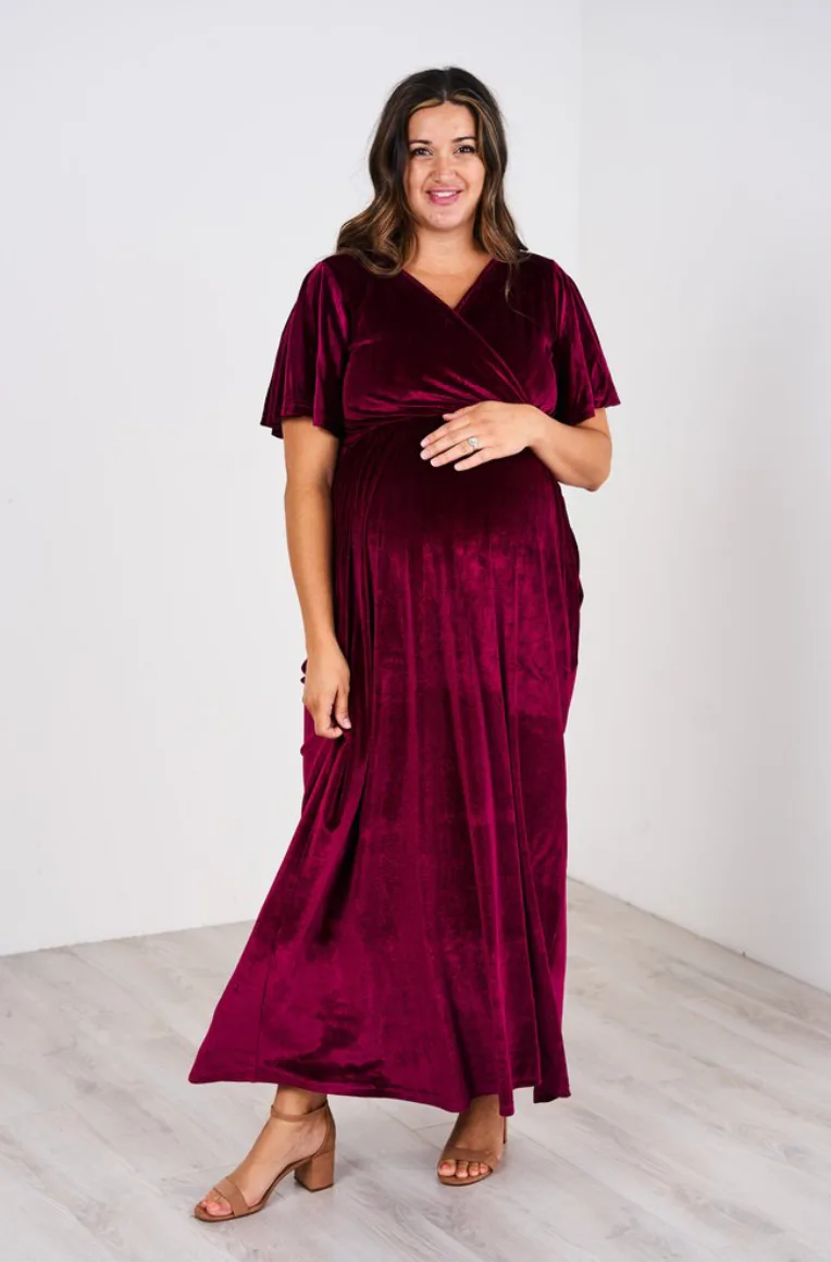 15 Dazzling (& Comfy) Maternity Party Dresses For All Occasions
