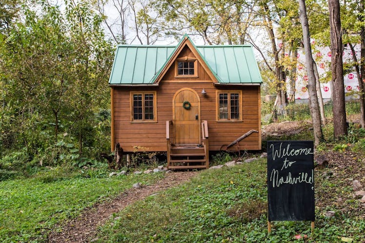 This tiny cabin features the TikTok-inspired 2022 home decor trend, cottagecore.
