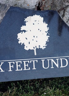 Six Feet Under tombstone. 