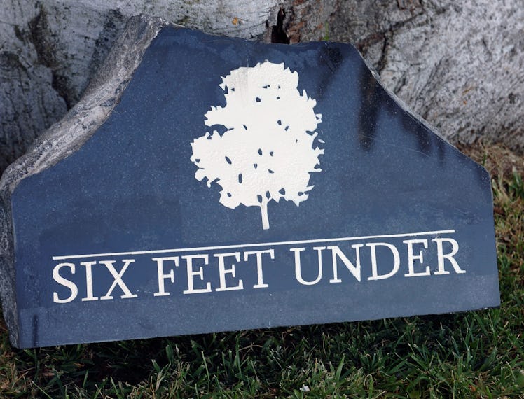 Six Feet Under tombstone. 