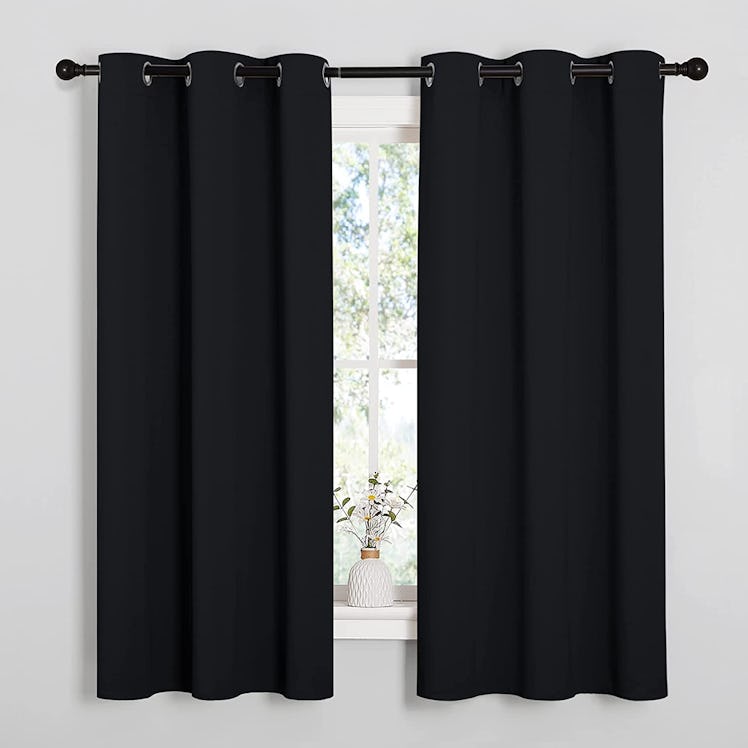 NICETOWN Thermal Insulated Grommet Blackout Curtains