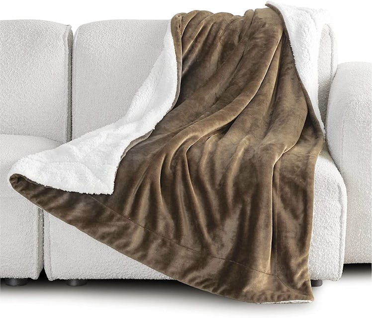 Bedsure Sherpa Fleece Throw Blanket