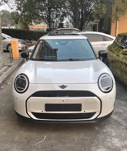 Leaked image of Mini Cooper 2023 S electric vehicle