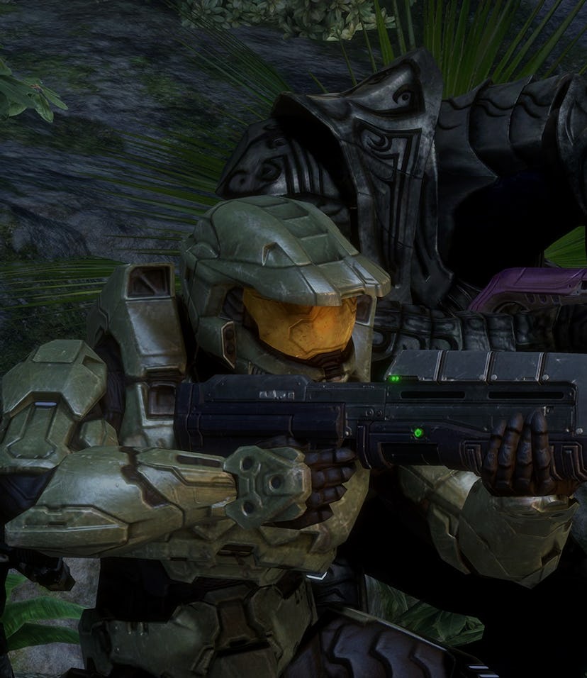 Master Chief shooting a gun