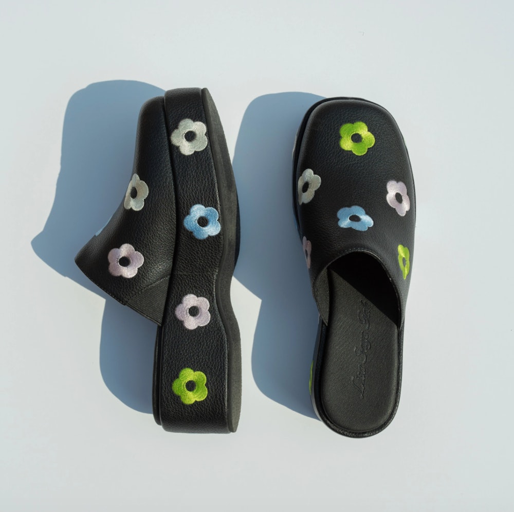 Dakota Clog, Black Rainbow Daisy