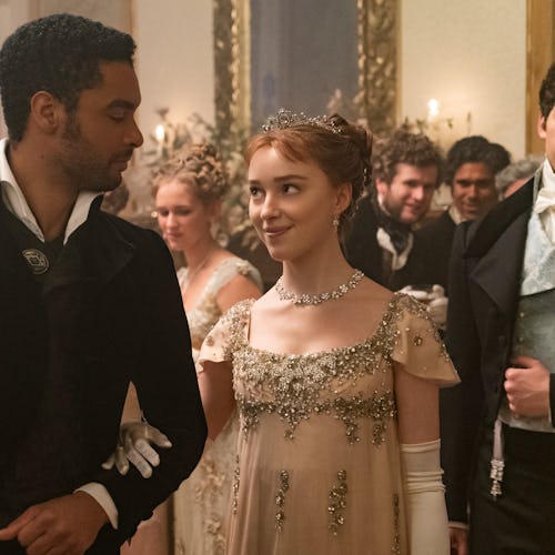 BRIDGERTON (L to R) REGÉ-JEAN PAGE as SIMON BASSET and PHOEBE DYNEVOR as DAPHNE BRIDGERTON in episod…