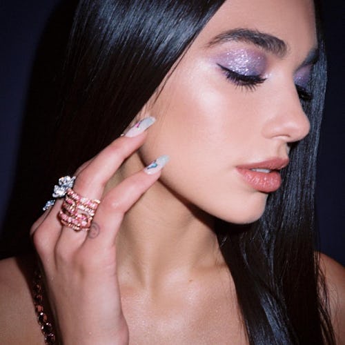 Dua Lipa posing at grammys with glitter nails