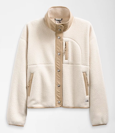 Jennifer Garner’s Fleece Jacket Is A Cozy Must Have For Brisk Days