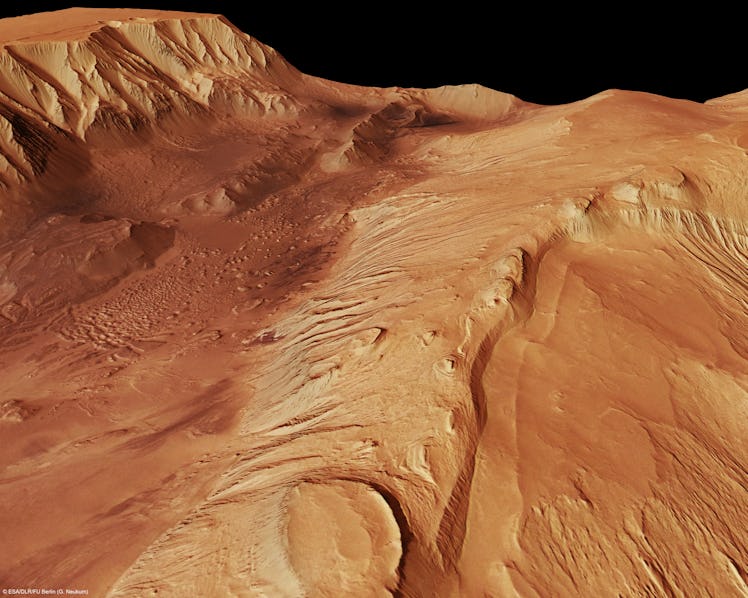 Mars Express took snapshots of Candor Chasma