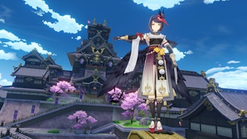 Sara standing on an Inazuma city rooftop in Genshin Impact