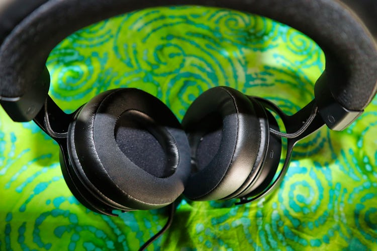 Razer Kraken V3 hypersense headphones with memory foam cusions