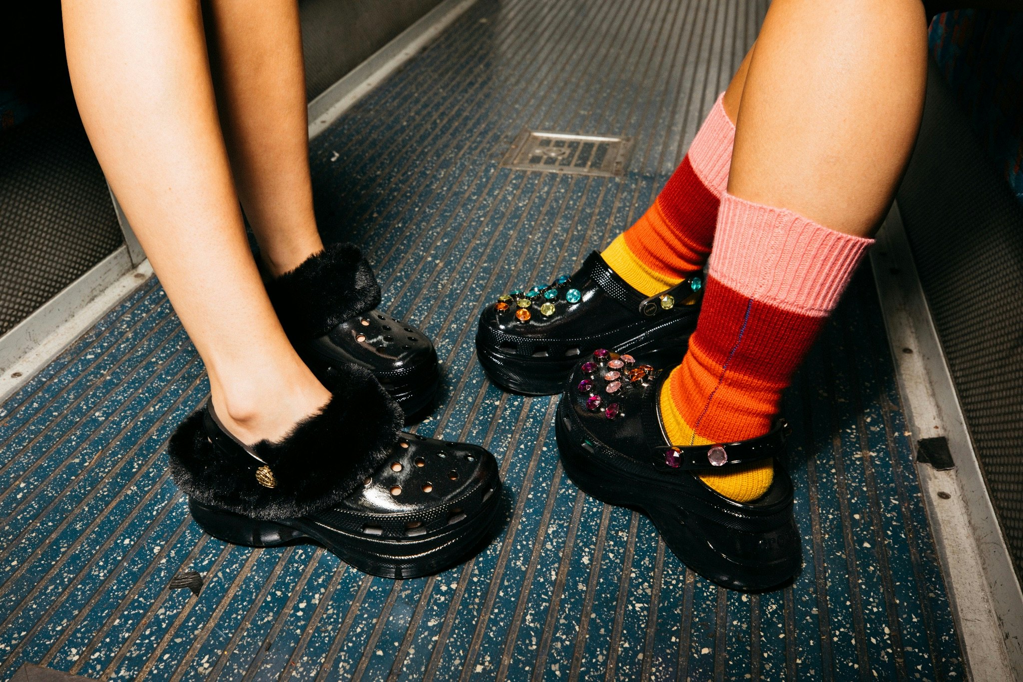 Platform crocs with discount fur