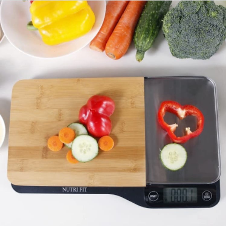 NUTRI FIT Cutting Board with Food Scale